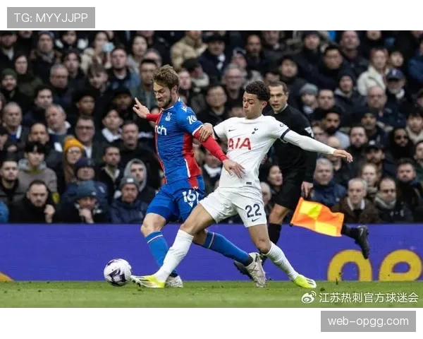 里昂训练课重点演练定位球攻防后的快速落位与转换 里昂训练课重点演练定位球攻防后的快速落位与转换