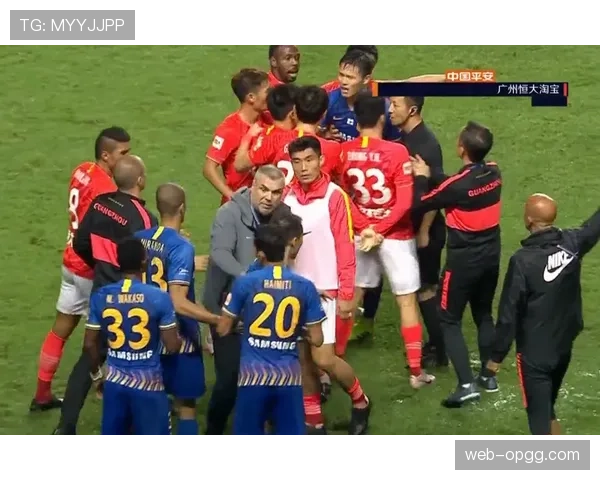 塞维利亚德比爆发冲突，两名球员被红牌罚下